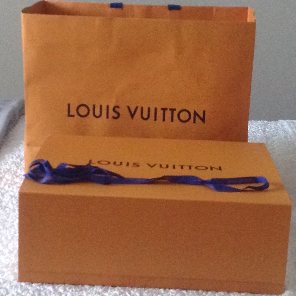 Louis Vuitton set box shopping bag and ribbon